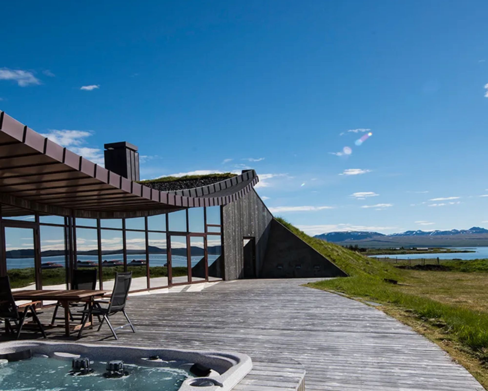 Lakeview Villa | 5 BRS | Iceland